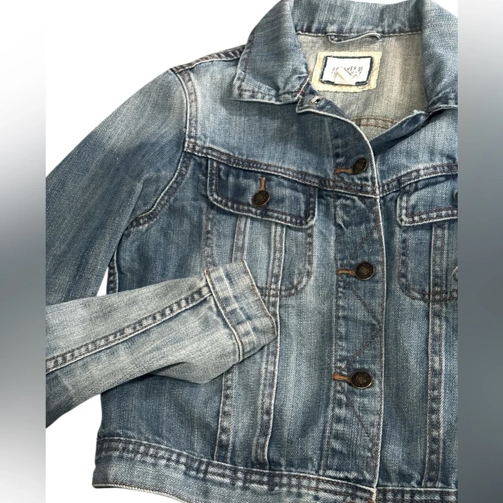 Women Junior Forever 21 Crop Denim Jean Jacket size Medium‎